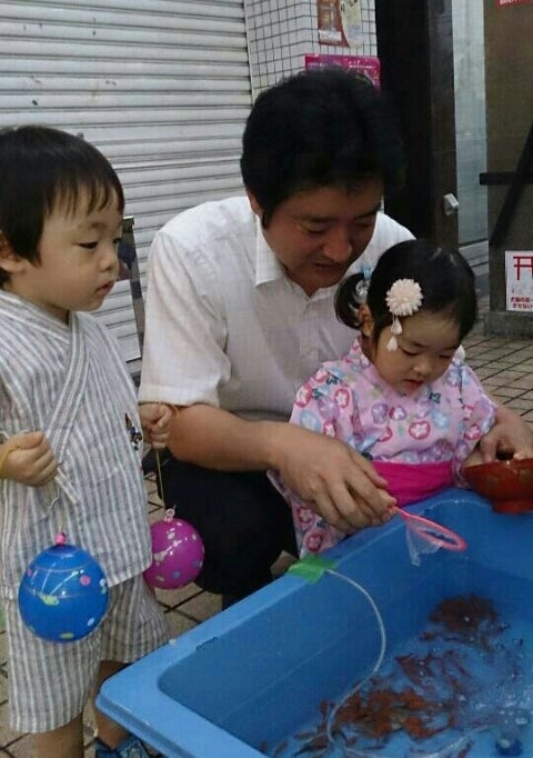 竹内英明　子供と夏祭り